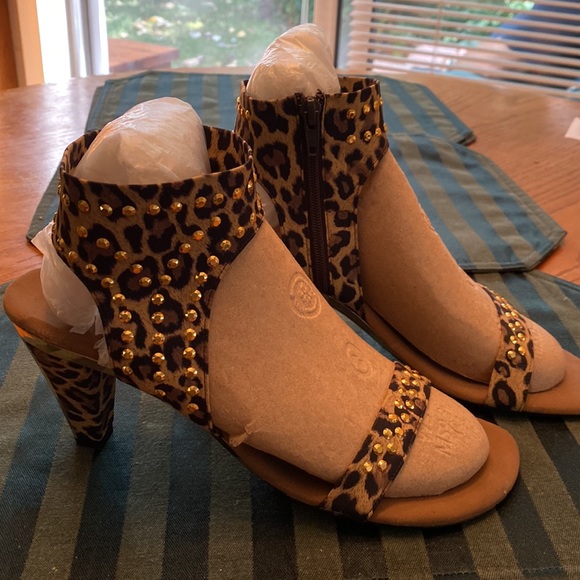 Leopard/Studded Sandals - Picture 2 of 4